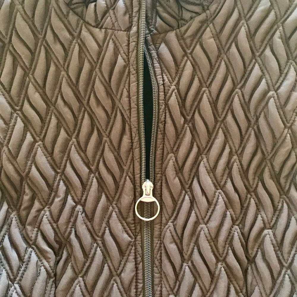 Papillon Blanc Quilted Vest - Picture 2 of 3